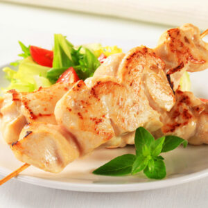 Куриные шашлычки на шпажках