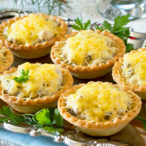 Тарталетки с грибами и сыром