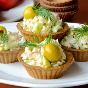 Тарталетки с яйцом и сыром